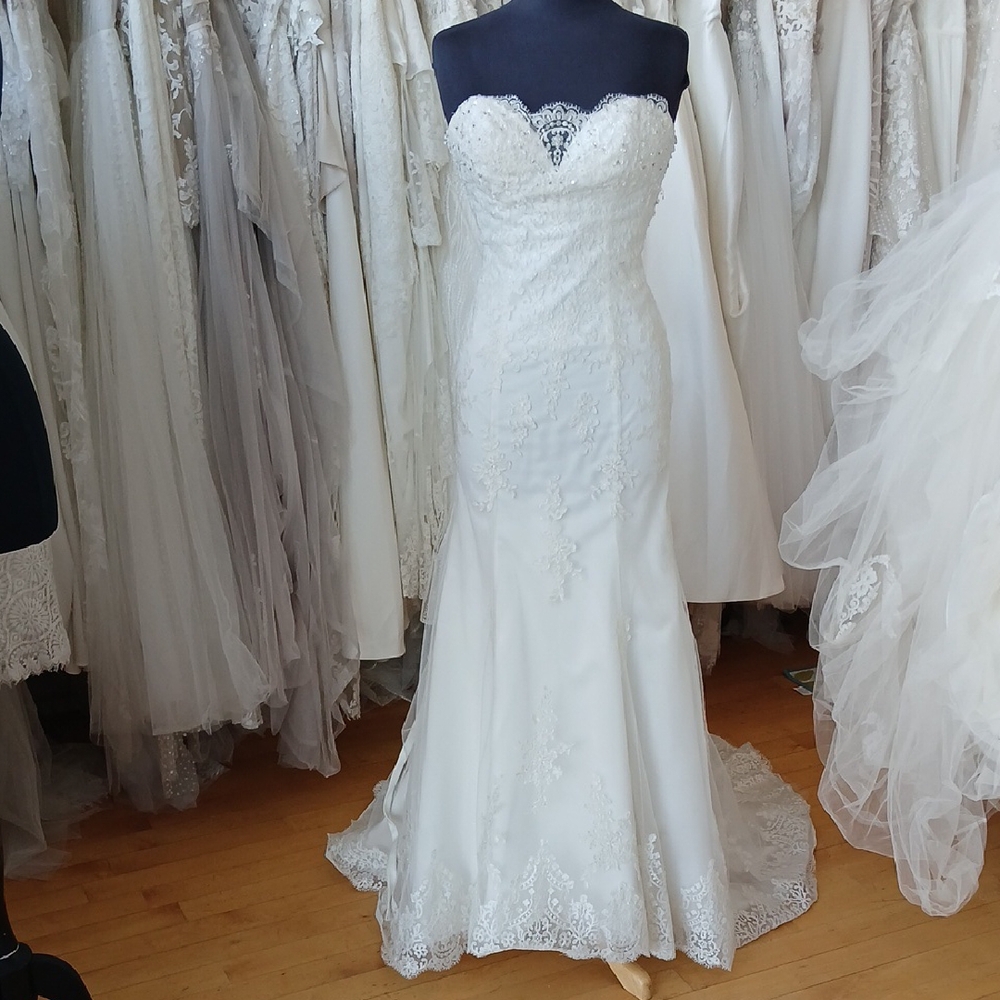 Elegant White Lace Wedding Dress